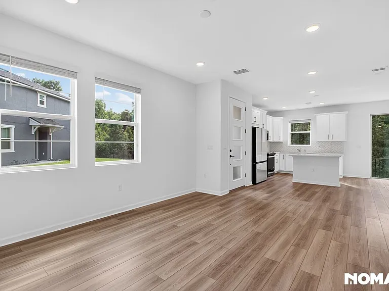 908 Spring Palms Loop — Photo 6