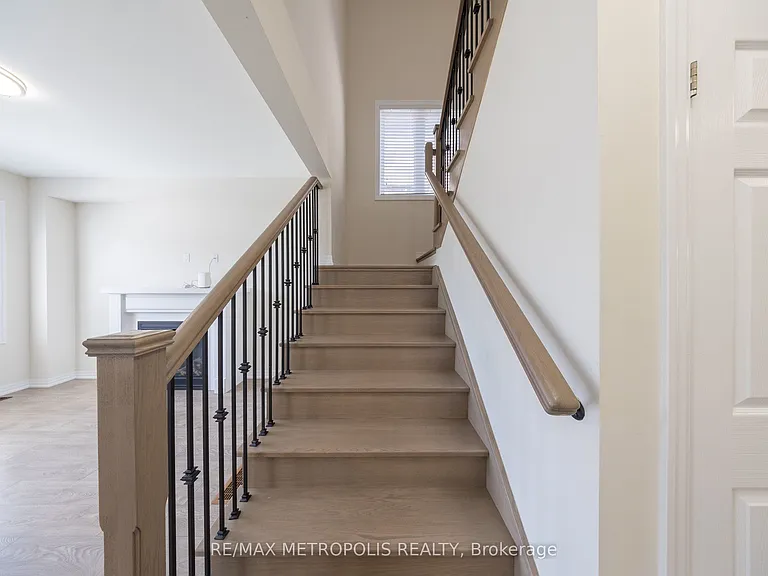 39 Northrop Ave — Photo 8