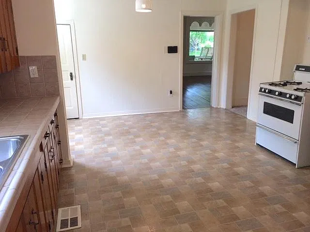 6042 Bryan Parkway — Photo 2