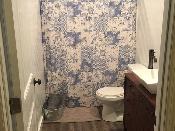 Full bath in basement