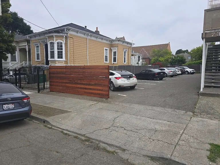 730 E 17th St #7 — Photo 37