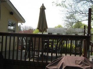 29 Foxwood Dr, Wheatley Heights, NY 11798