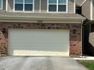 730 Wellington Ln, Cary, IL 60013