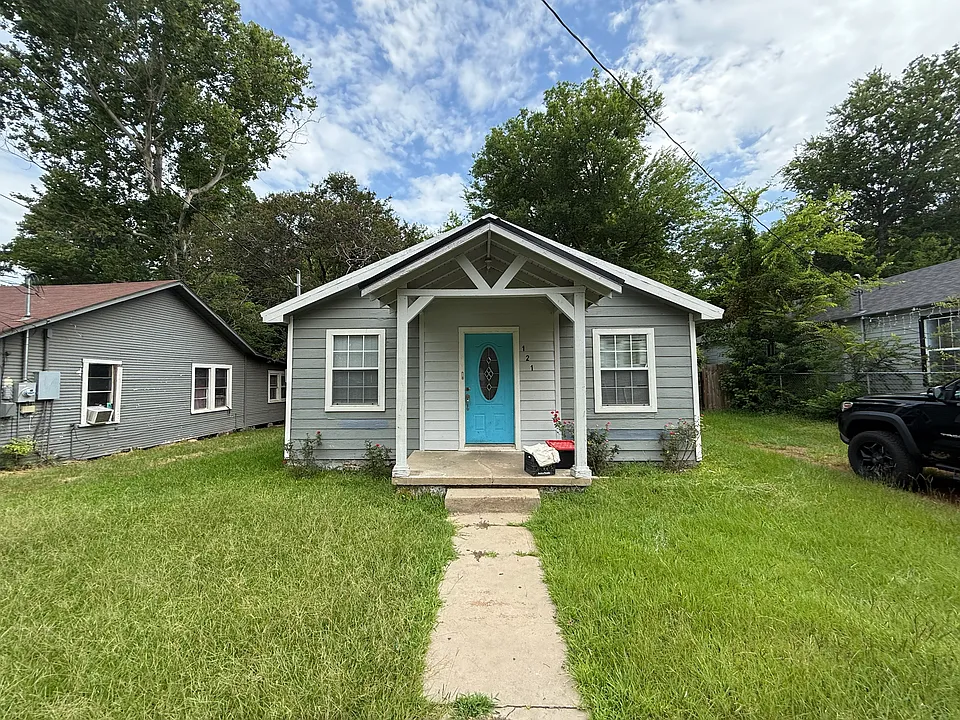 121 E Edgefield Ave