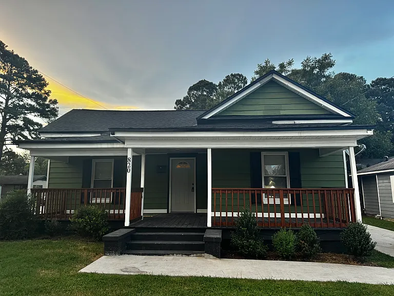 820 Paul St — Photo 1