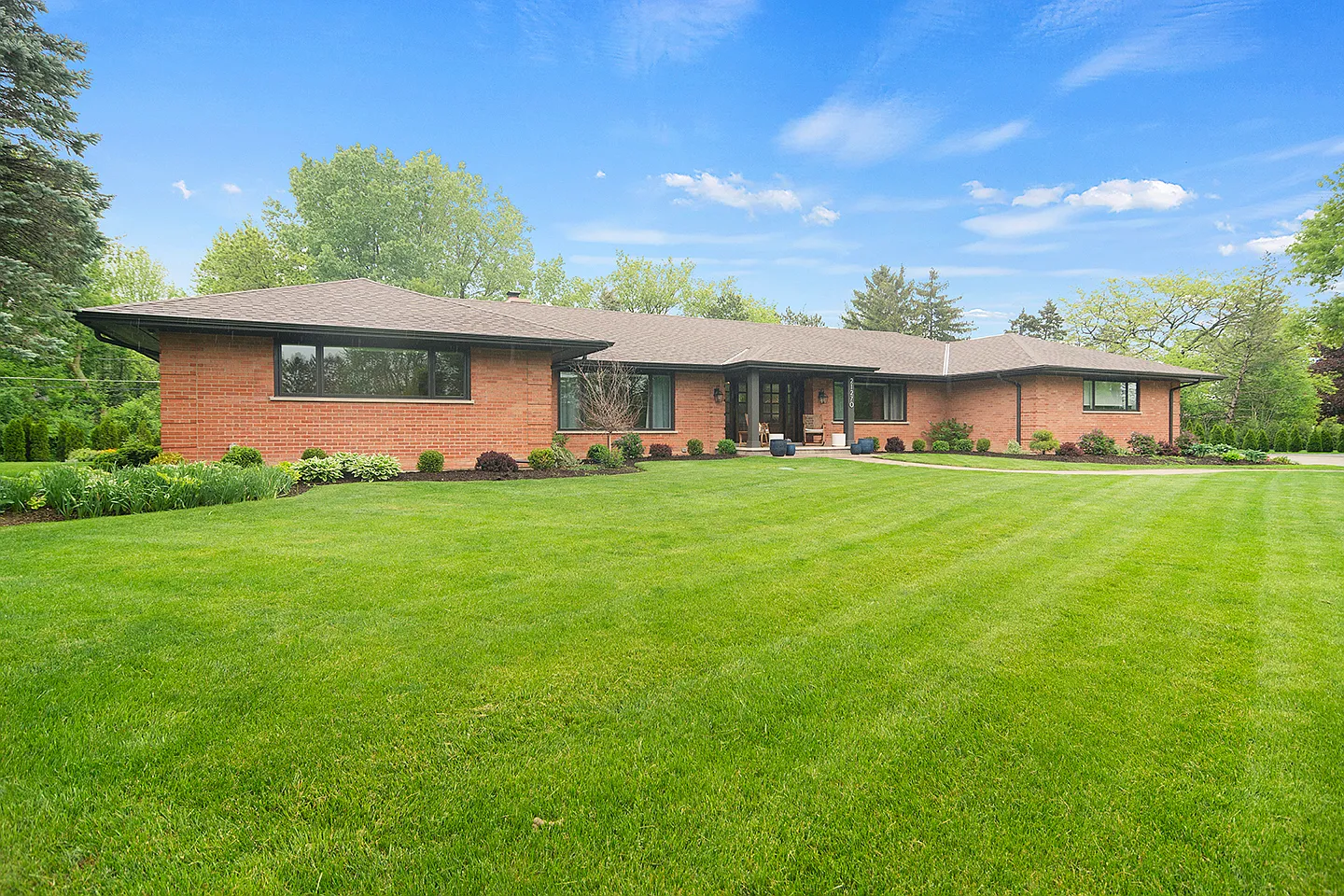 21270 W Linden Ln photo 1