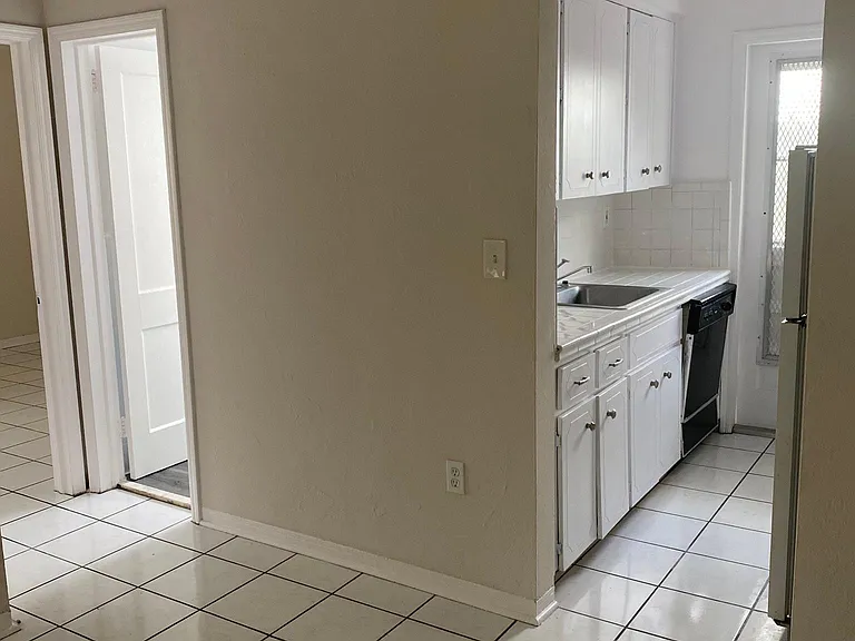 233 Phoenetia Ave #3 — Photo 4