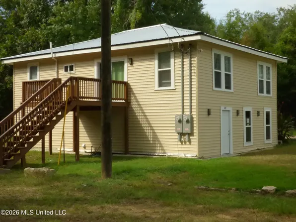 612 S 4th St, McComb, MS 39648