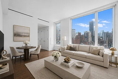 232 E 54th St Photo 1