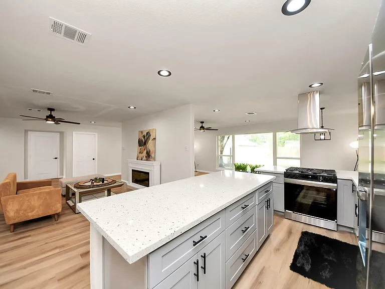 2407 Crestdale Dr — Photo 12