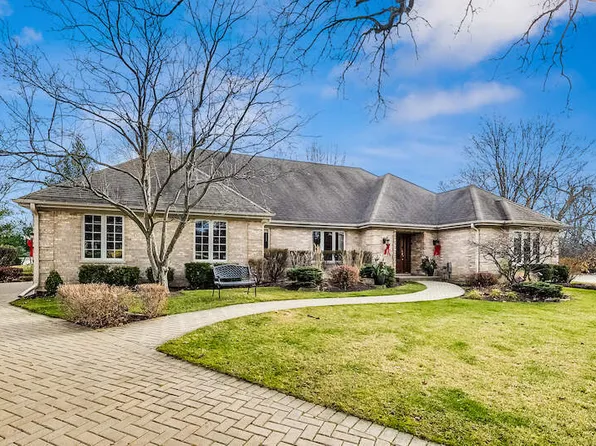 69 Timber Ct, Oak Brook, IL 60523