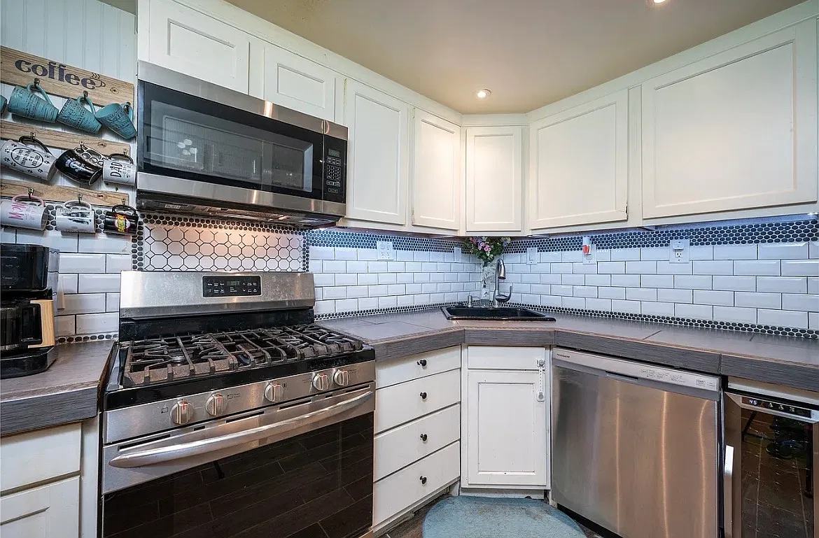 3 bed, 1450 sqft, $2,000 — Photo 3