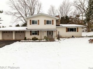 1114 Willow Ln, Howell, MI 48843