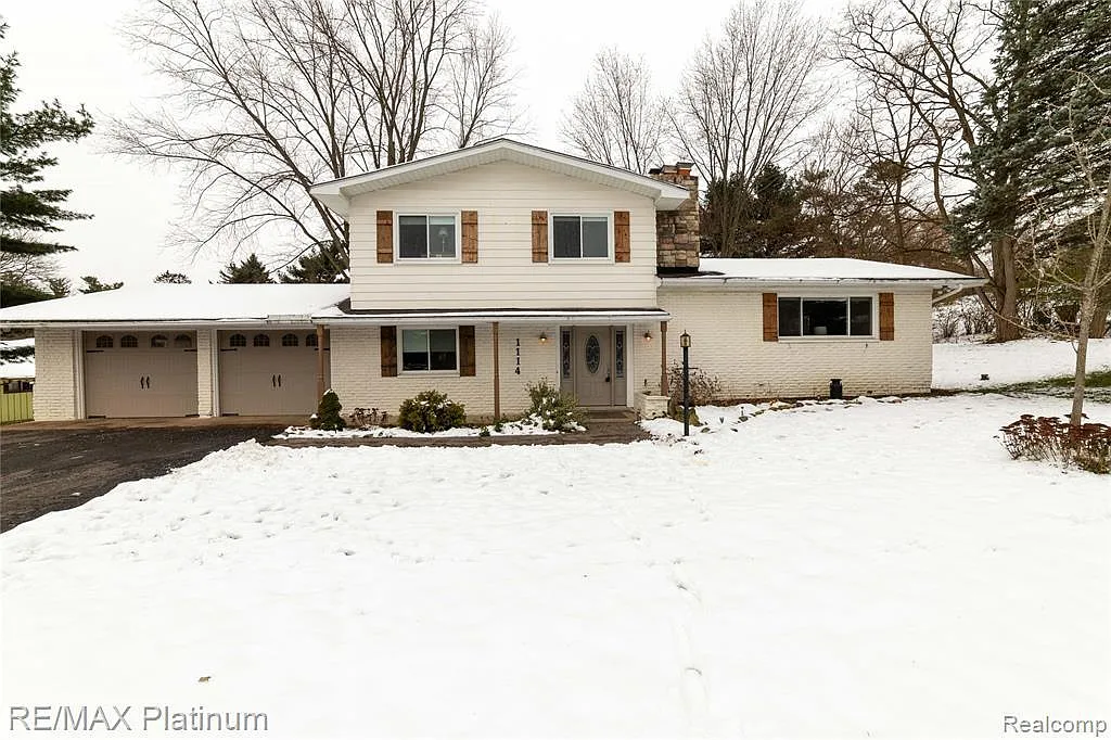 1114 Willow Ln photo 1