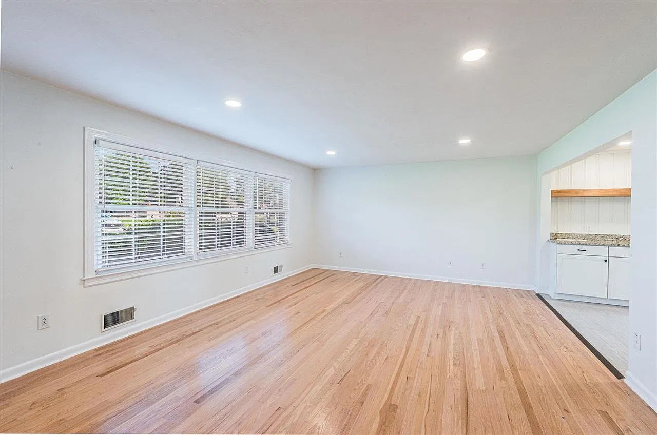 4 bed, 1780 sqft, $2,200 — Photo 3