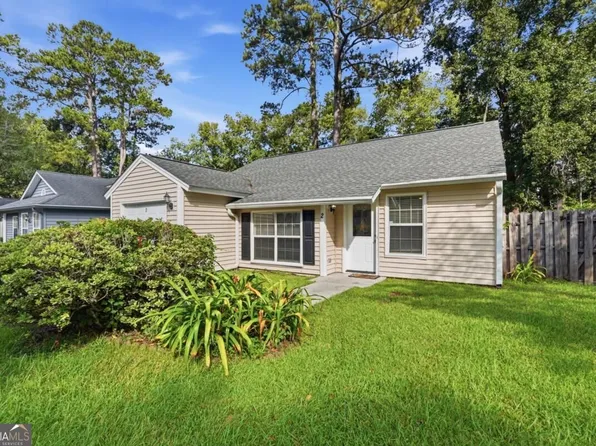 2 E White Hawthorne Dr, Savannah, GA 31419