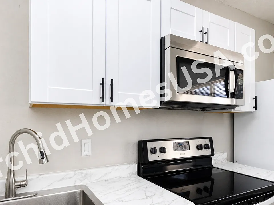 505 W 10th St #G