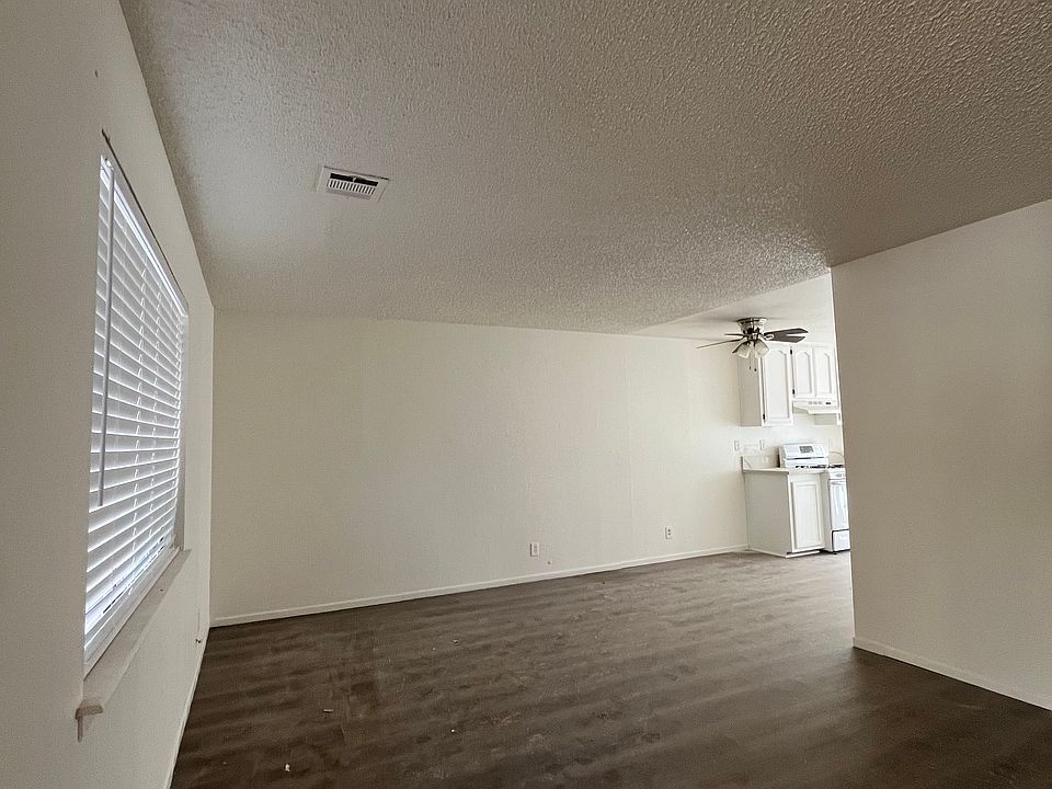 2nd image of 20411 Thunderbird Rd APT C