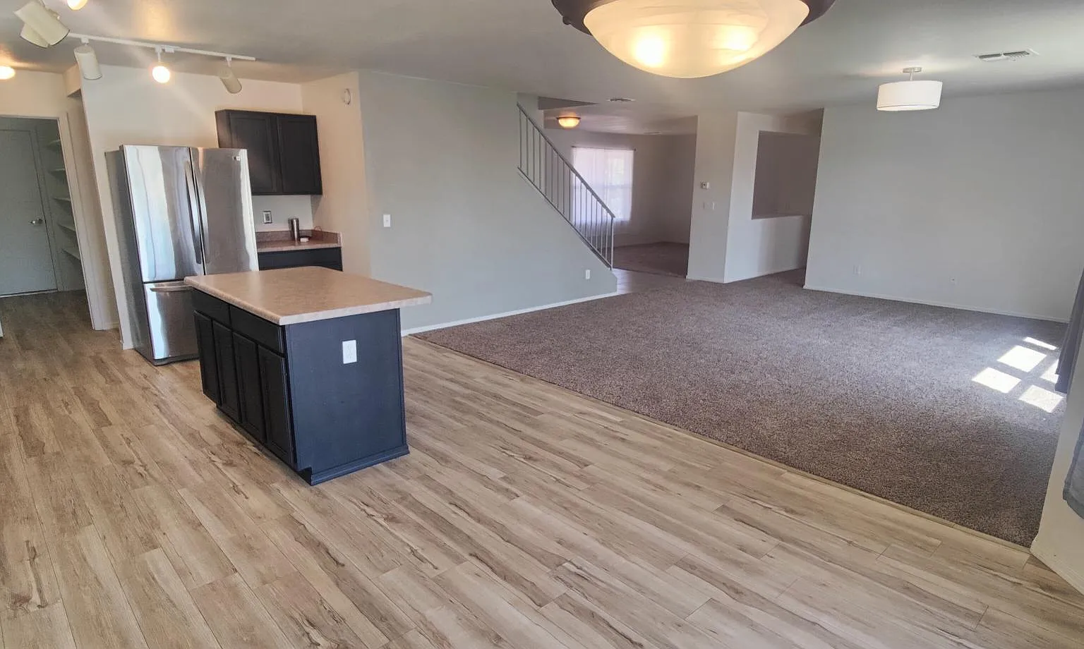 5 bed, 2.5 bath, 2886 sqft, $2,600 — Photo 3