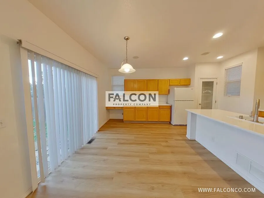 Delightful Home in Stetson Hills! — Photo 3