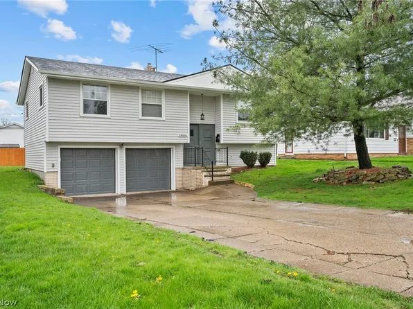 24666 Robinia Dr, Bedford Heights, OH 44146