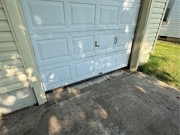 4th image of 4919 S 32nd St