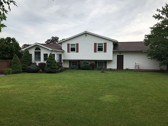 4th image of 51 Mohican Dr