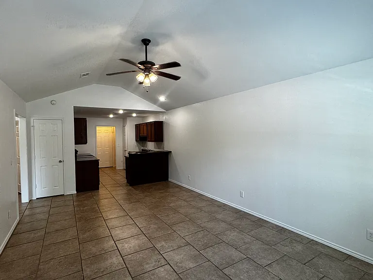 530 S Center St #3 — Photo 1