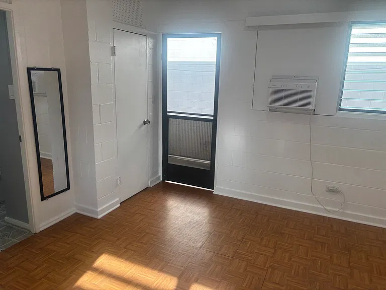 2307 Young St #10 — Photo 2