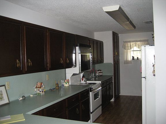 4th image of 700 Fern Ave #2