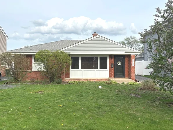 8303 N Washington St, Niles, IL 60714