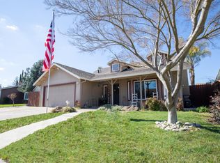 52 Obsidian Dr, Oakdale, CA 95361