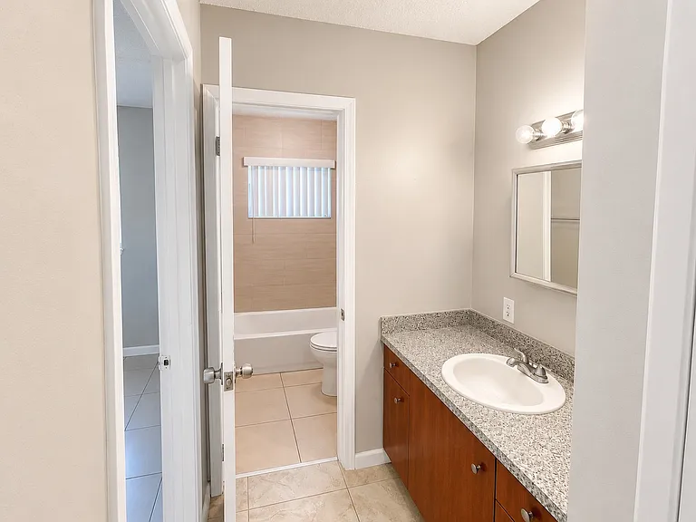 716 SW 16th Ave — Photo 24