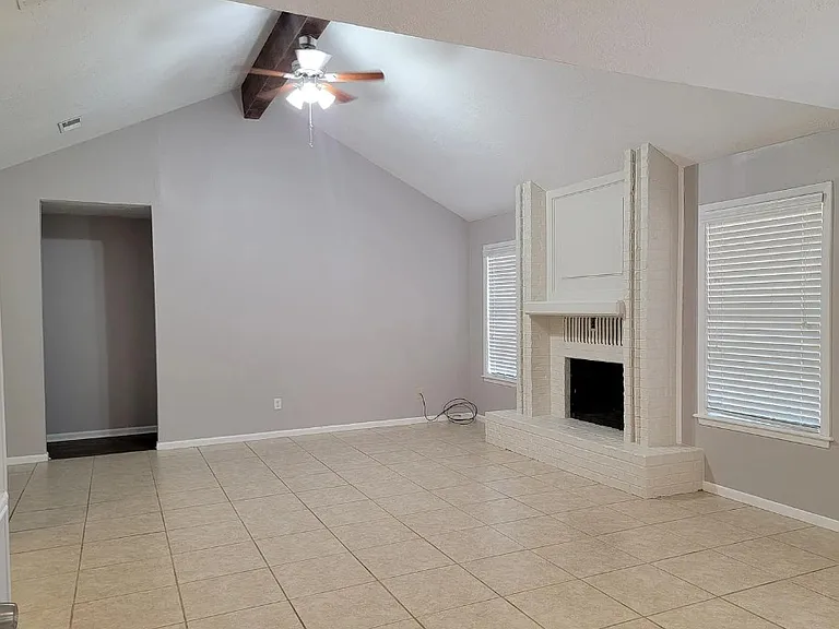 1100 Hardwood Ln — Photo 4