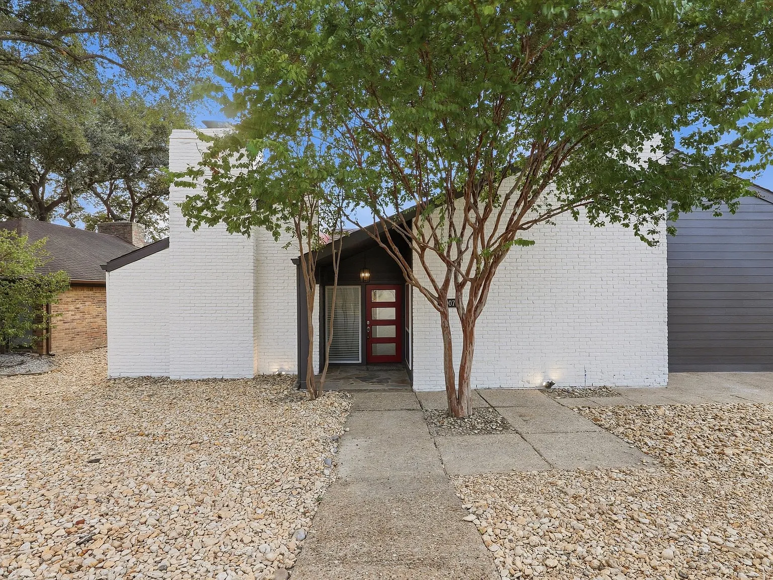 3 bed, 2312 sqft, $3,800 — Photo 2