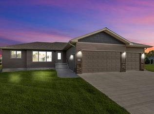 2825 Maui Dr, Mitchell, SD 57301