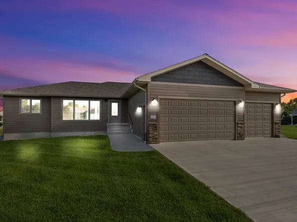 2825 Maui Dr, Mitchell, SD 57301