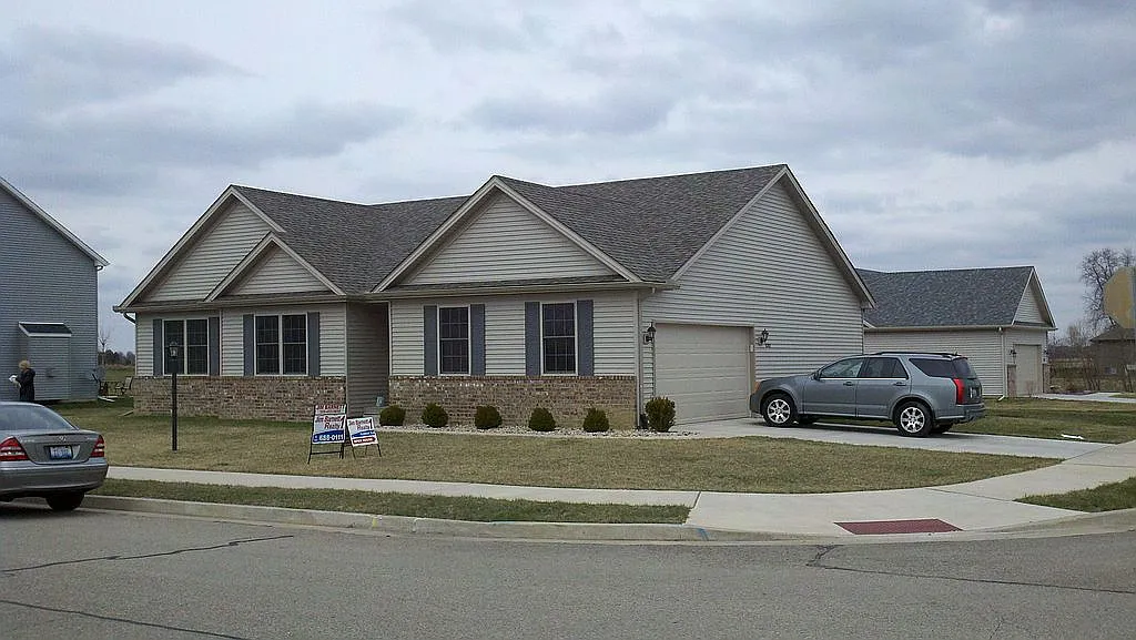10803 N Glenfield Dr photo 1