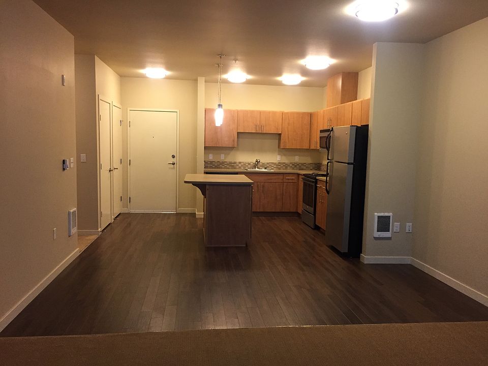 1st image of 975 NE Discovery Dr Unit 201