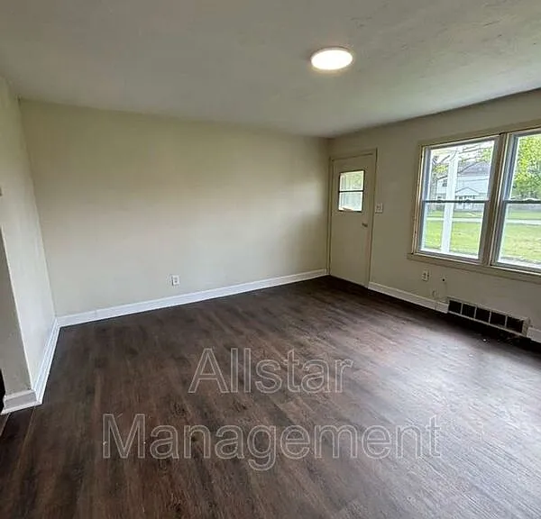 944 S Central Dr — Photo 7