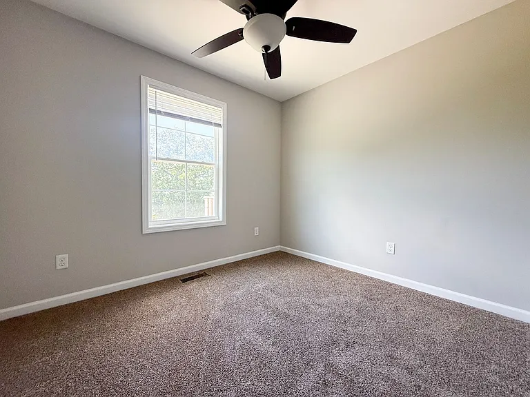 505 Holladay Rd — Photo 12