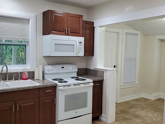 3rd image of 903 E New York Ave #1