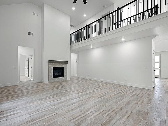 4th image of 4601 Maple Ridge Dr