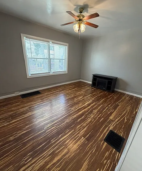 617 Fremont Ave NW — Photo 4