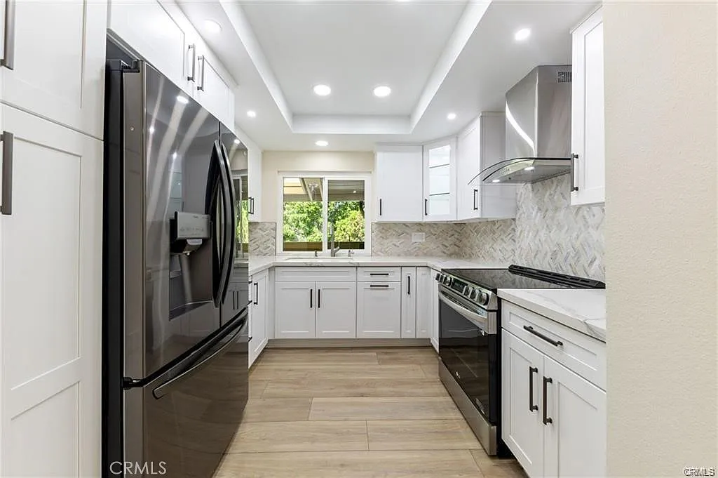 2 bed, 1081 sqft, $3,300 — Photo 2