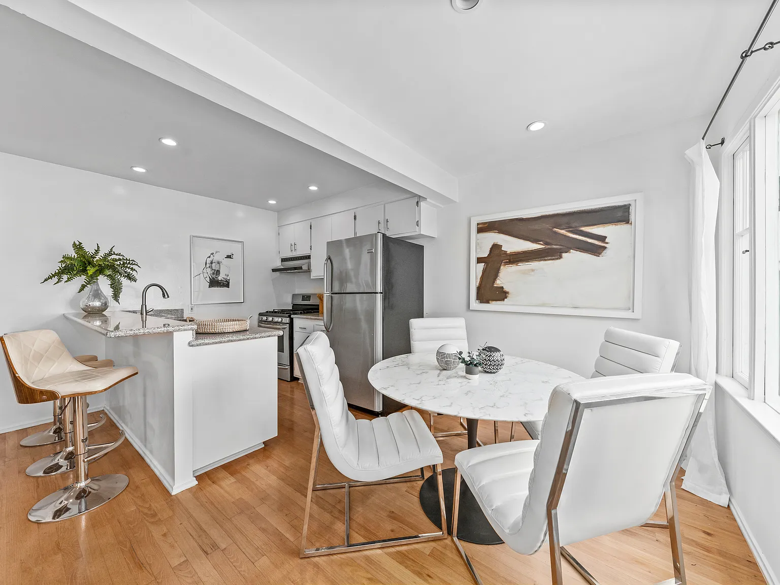1 bed, 650 sqft, $3,500 — Photo 3