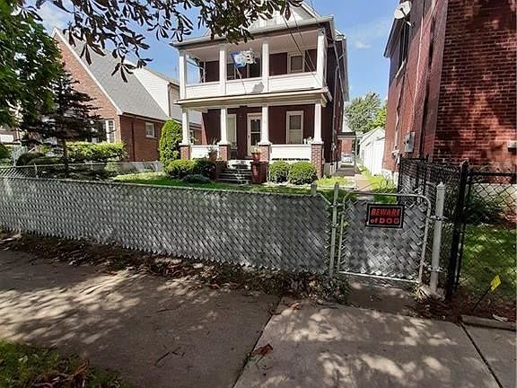 2nd image of 2250 Falls St
