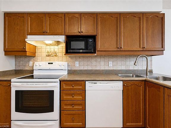 5th image of 550 Dansbury Dr