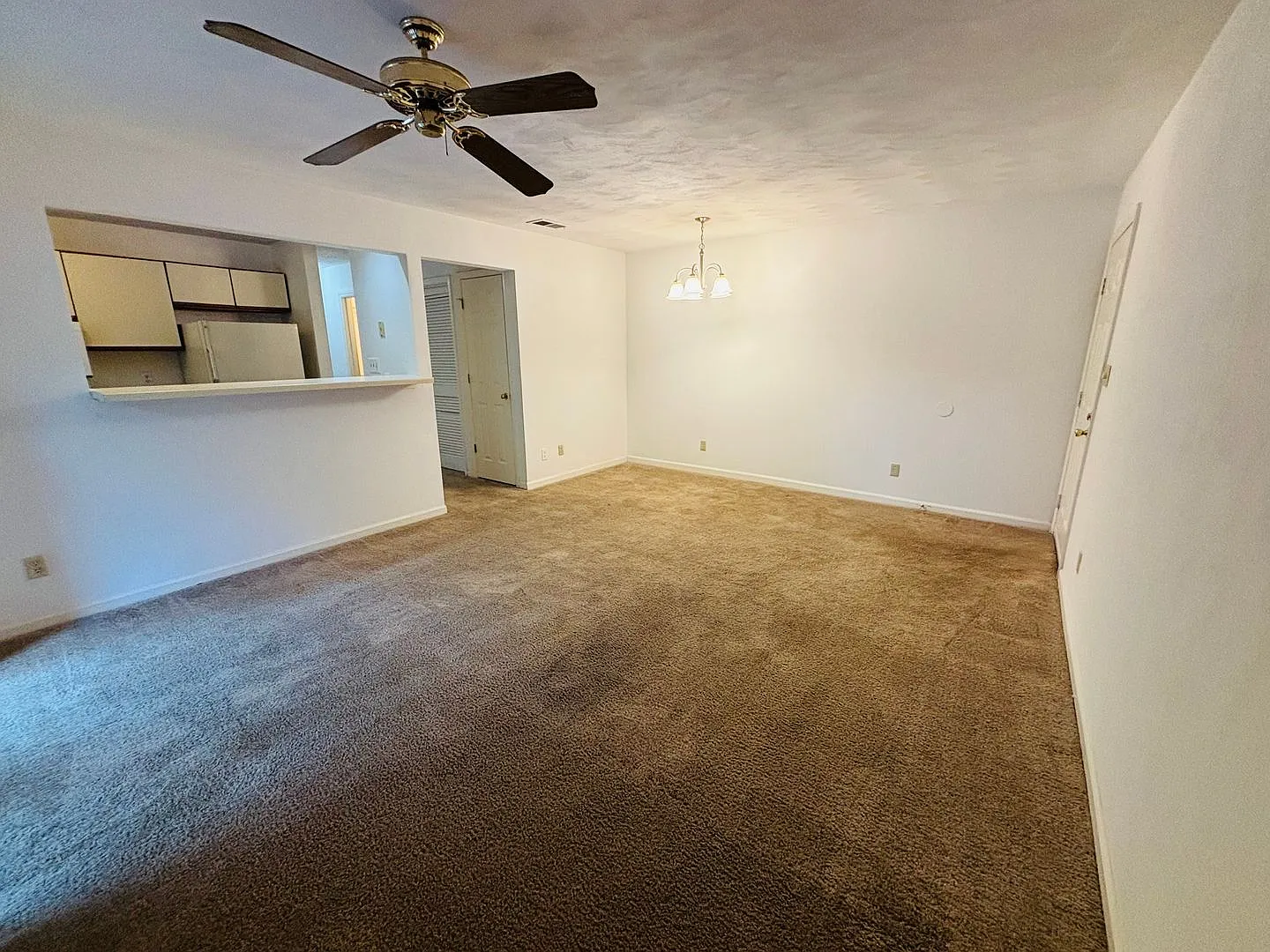 3 Bedroom 2 Bath Condo — Photo 3