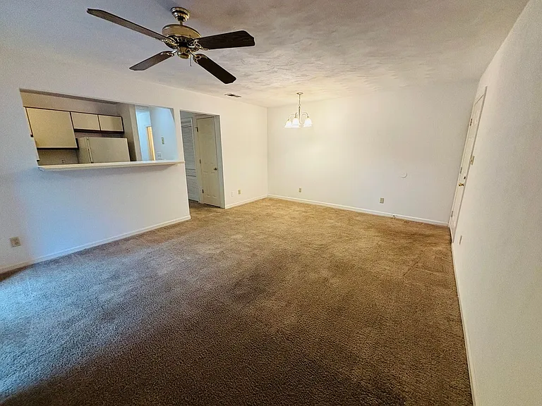 401 E Berryfield Ln — Photo 3